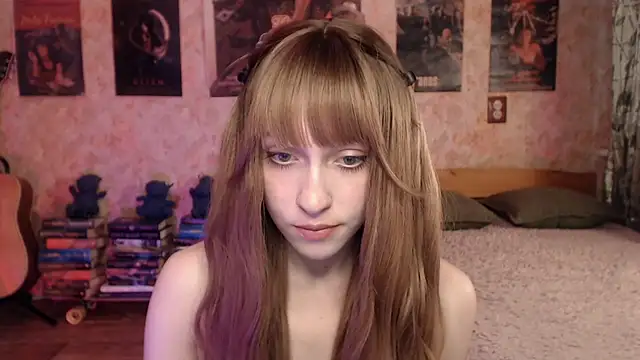 Snapshot of Friendly_Ellie chatting on 25, 4, 2026 Friendly Ellie online show from 25, 4, 2026