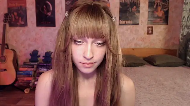 Snapshot of Friendly_Ellie chatting on 12, 7, 2026 Friendly Ellie online show from 12, 7, 2026