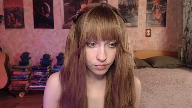 Snapshot of Friendly_Ellie chatting on 24, 4, 2026 Friendly Ellie online show from 24, 4, 2026