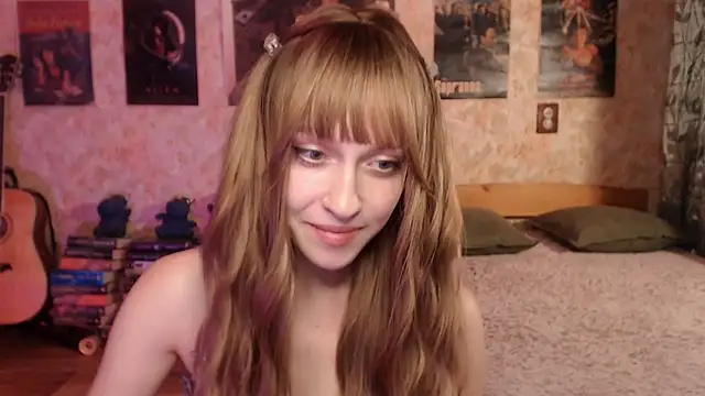 Snapshot of Friendly_Ellie chatting on 19, 7, 2026 Friendly Ellie online show from 19, 7, 2026