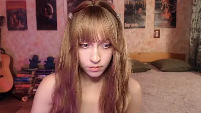 Snapshot of Friendly_Ellie chatting on 18, 7, 2026 Friendly Ellie online show from 18, 7, 2026
