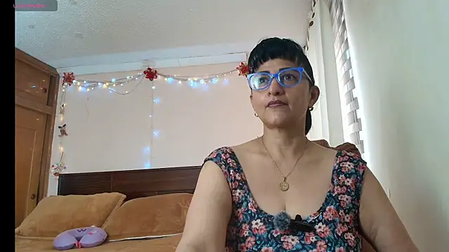 ISABEEL SOFIA01 online show from 8, 5, 2026