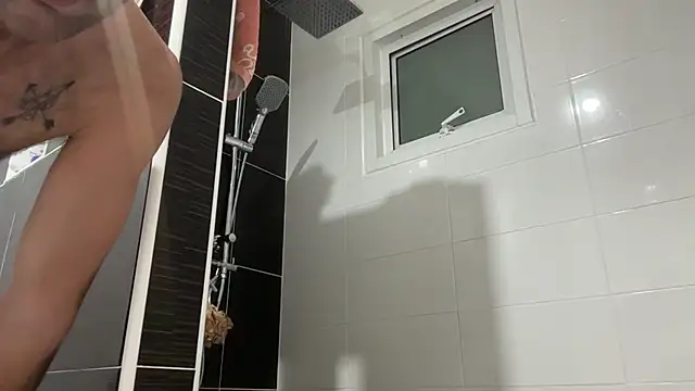 Snapshot of lukegunn chatting on 4, 12, 2025 lukegunn online show from 4, 12, 2025