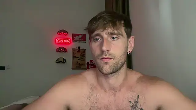 Snapshot of lukegunn chatting on 16, 4, 2026 lukegunn online show from 16, 4, 2026