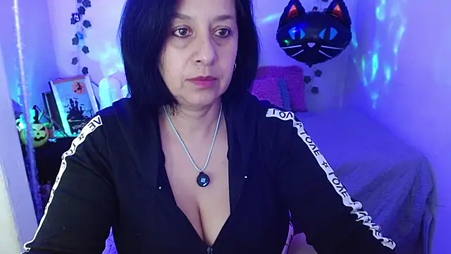 camilalatti online show from 2, 11, 2025