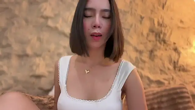 GenesisCastillano online show from 9, 4, 2026