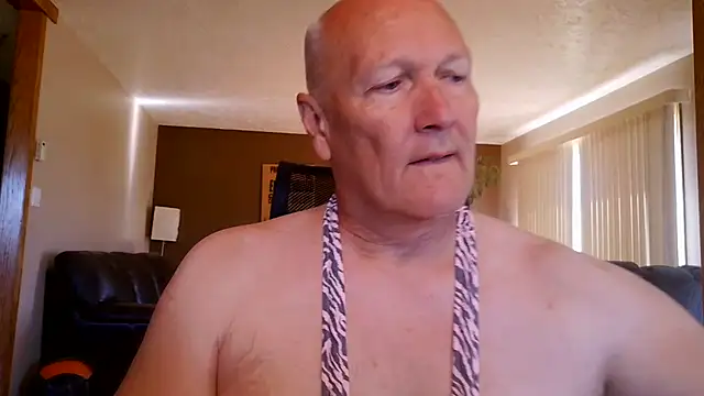Snapshot of BasicAnt chatting on 8, 6, 2026 BasicAnt online show from 8, 6, 2026