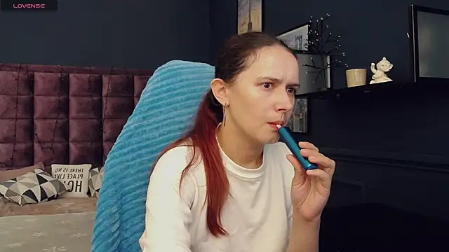 iris nikhols online show from 6, 7, 2026