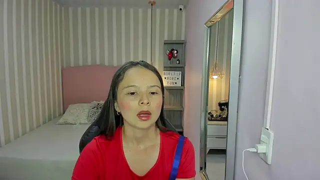 LORELAIGIVEN online show from 8, 10, 2025