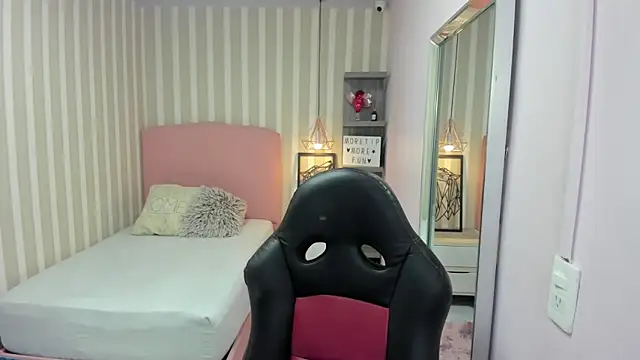 LORELAIGIVEN online show from 26, 11, 2025