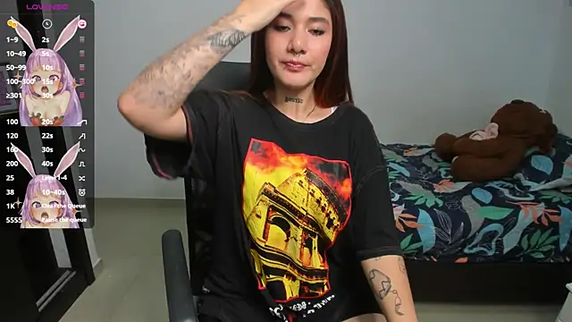 Snapshot of evelyx69x chatting on 27, 2, 2025 evelyx69x online show from 27, 2, 2025
