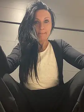 Luna-77 online show from 9, 2, 2026