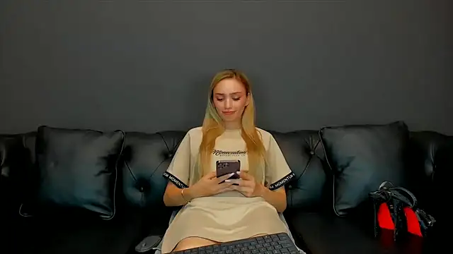 Snapshot of HaleySweet18 chatting on 24, 6, 2026 HaleySweet18 online show from 24, 6, 2026