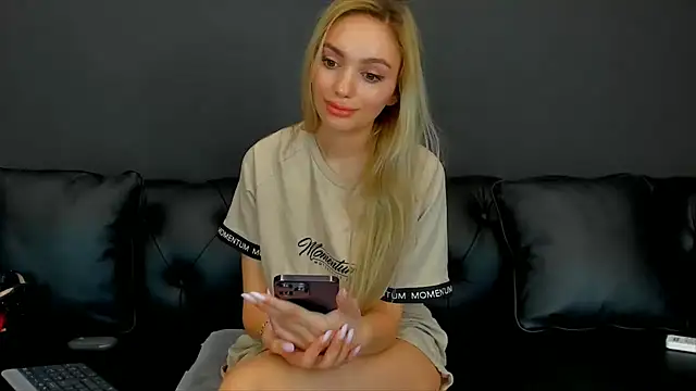 Snapshot of HaleySweet18 chatting on 25, 6, 2026 HaleySweet18 online show from 25, 6, 2026