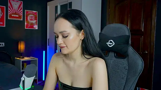 QueenAliss online show from 11, 11, 2025