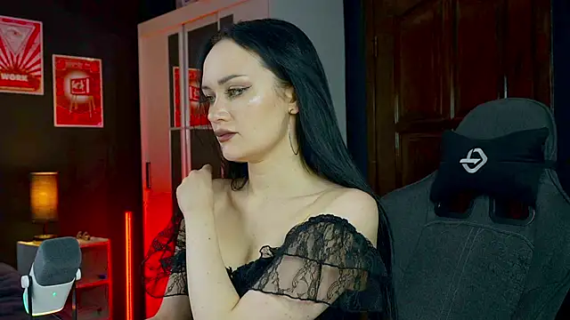 QueenAliss online show from 1, 2, 2026