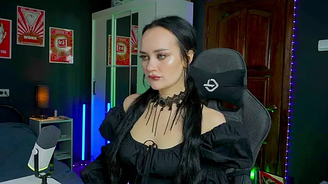 QueenAliss online show from 7, 11, 2025