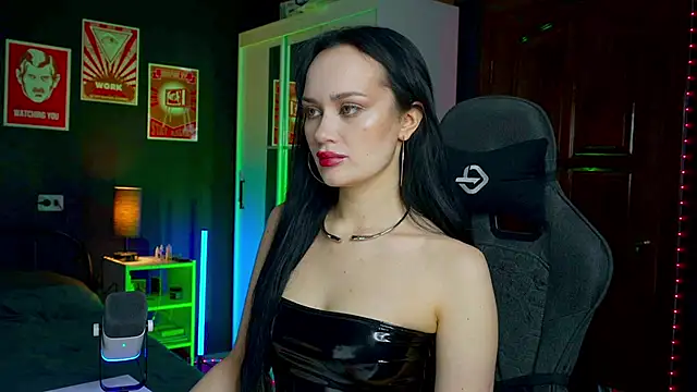 QueenAliss online show from 15, 12, 2025