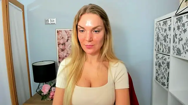 AulloraHoney online show from 15, 2, 2025