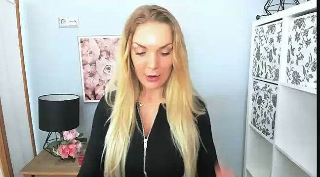 AulloraHoney online show from 26, 2, 2025