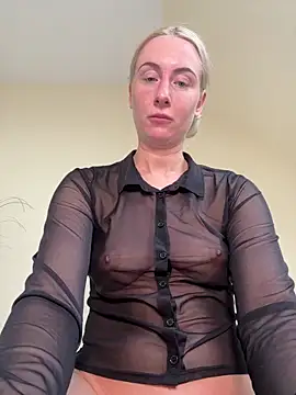 Snapshot of CutieEmy chatting on 18, 5, 2026 CutieEmy online show from 18, 5, 2026
