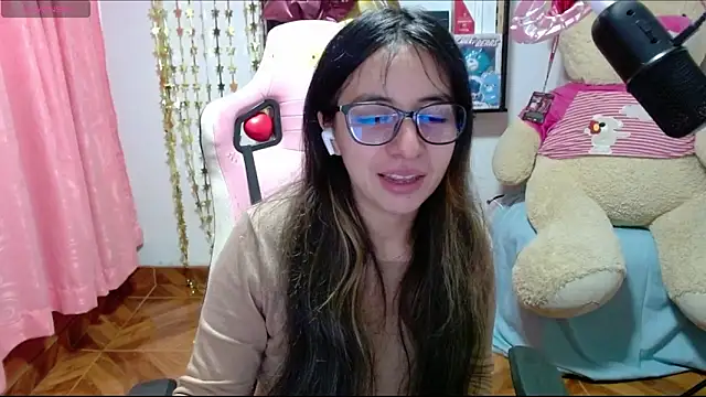 Maggie Fox3 online show from 25, 11, 2025