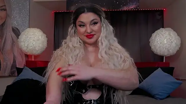 Larissa K online show from 4, 12, 2024