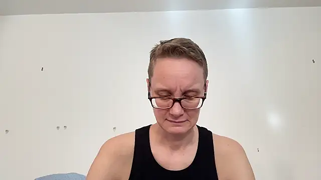 Snapshot of LeahWilde chatting on 5, 2, 2025 LeahWilde online show from 5, 2, 2025