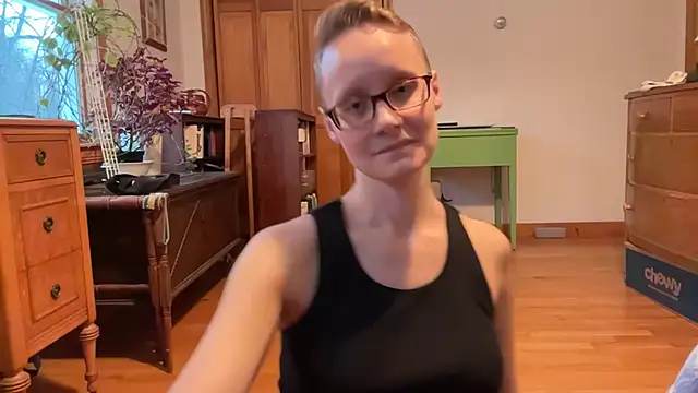 Snapshot of LeahWilde chatting on 20, 2, 2025 LeahWilde online show from 20, 2, 2025