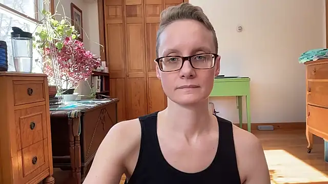 Snapshot of LeahWilde chatting on 2, 3, 2025 LeahWilde online show from 2, 3, 2025