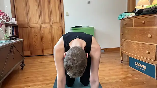 Snapshot of LeahWilde chatting on 4, 3, 2025 LeahWilde online show from 4, 3, 2025