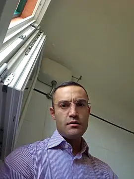 Snapshot of enricso chatting on 24, 10, 2025 enricso online show from 24, 10, 2025