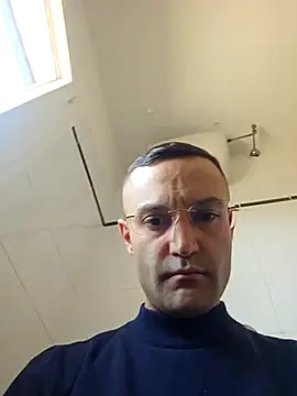 Snapshot of enricso chatting on 4, 4, 2026 enricso online show from 4, 4, 2026