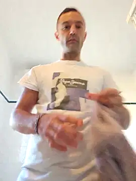 Snapshot of enricso chatting on 8, 10, 2025 enricso online show from 8, 10, 2025