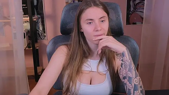 Snapshot of _AnnaStark_ chatting on 12, 11, 2025 AnnaStark online show from 12, 11, 2025