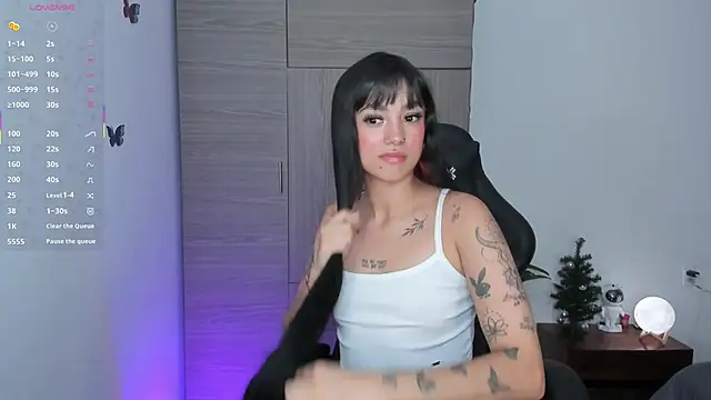 Lizzie corner v online show from 20, 11, 2025