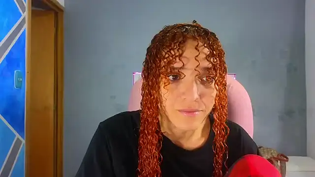 Snapshot of SexyLeilaa chatting on 7, 2, 2025 SexyLeilaa online show from 7, 2, 2025