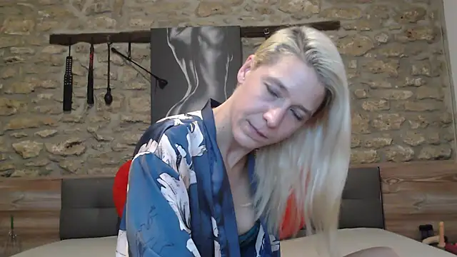 Naschkatze01 online show from 17, 12, 2025