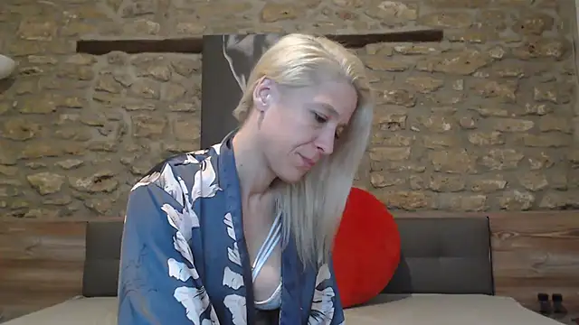 Naschkatze01 online show from 3, 2, 2026