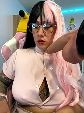 Luna Paris  online show from 19, 10, 2025