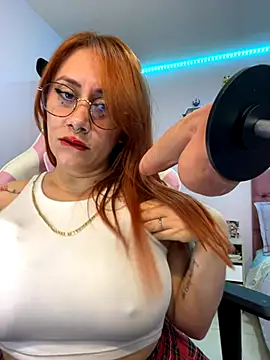 Luna Paris  online show from 28, 10, 2025