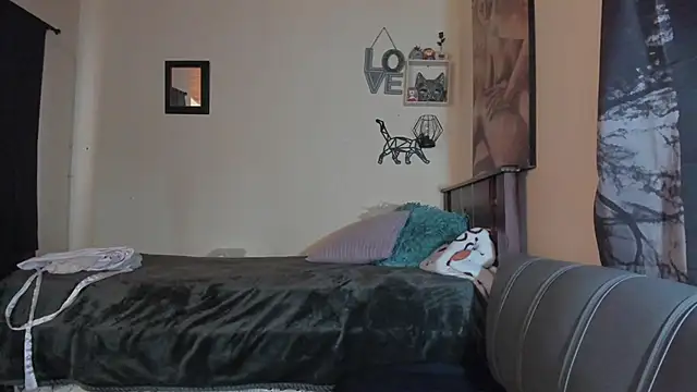 annyluna1 online show from 8, 4, 2026