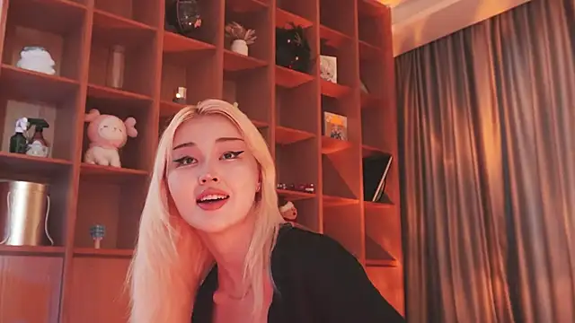 Snapshot of hyun_chia chatting on 18, 11, 2025 hyun chia online show from 18, 11, 2025