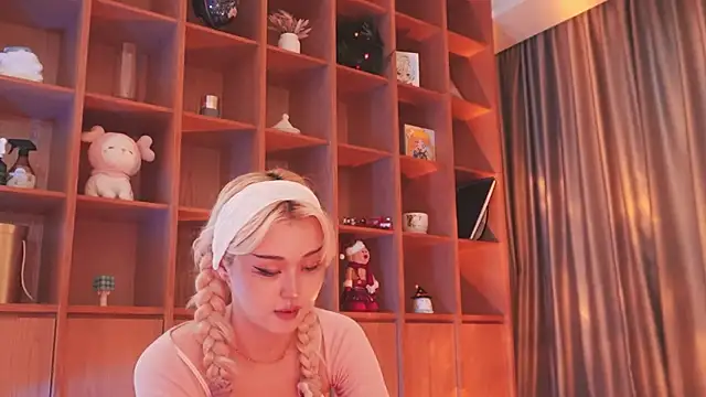 Snapshot of hyun_chia chatting on 25, 11, 2025 hyun chia online show from 25, 11, 2025