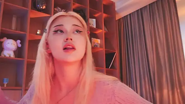 Snapshot of hyun_chia chatting on 8, 11, 2025 hyun chia online show from 8, 11, 2025