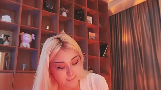 Snapshot of hyun_chia chatting on 22, 11, 2025 hyun chia online show from 22, 11, 2025