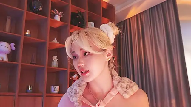 Snapshot of hyun_chia chatting on 6, 11, 2025 hyun chia online show from 6, 11, 2025