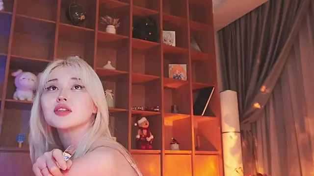 Snapshot of hyun_chia chatting on 15, 10, 2025 hyun chia online show from 15, 10, 2025