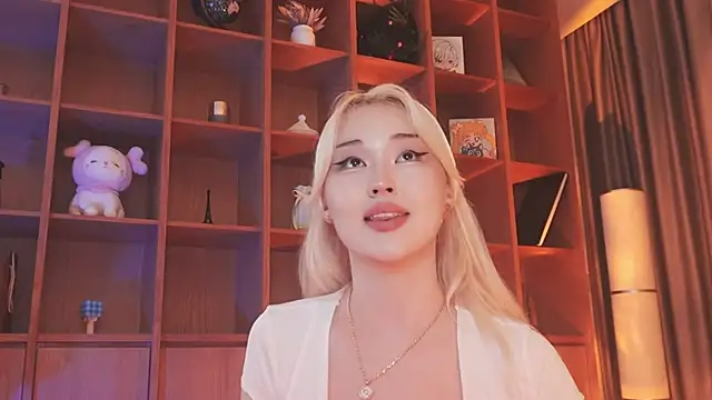 Snapshot of hyun_chia chatting on 19, 10, 2025 hyun chia online show from 19, 10, 2025