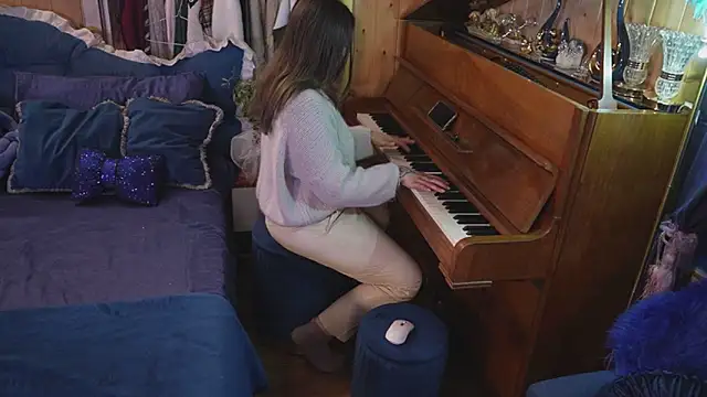 VanessaDoyle online show from 4, 11, 2025